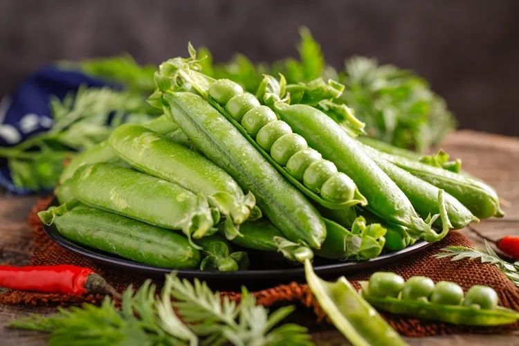 新鲜送到家!冬季必吃时令新鲜豌豆上架啦!仅29.9元=5斤云南新鲜带壳豌豆(青豆)农家露天自种,新鲜采摘,带壳发货,杜绝污染~