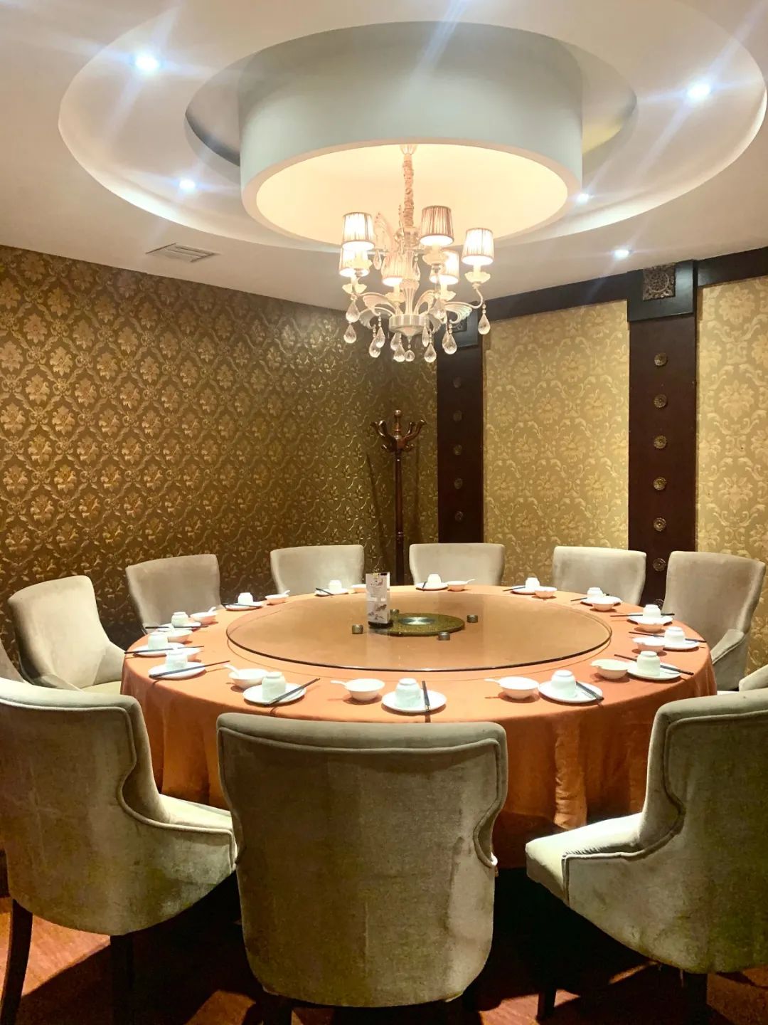 【青龙寺地铁口|记忆江南土家菜】舌尖上的江南韵!158元抢门市价548元超值中餐,酱椒蒸太湖白鱼√椒汁肥牛√江南一锅鲜√风味罗汉鸭√肉沫蒸蛋√三丝本芹√干锅手撕包菜√百合醉蜜枣√