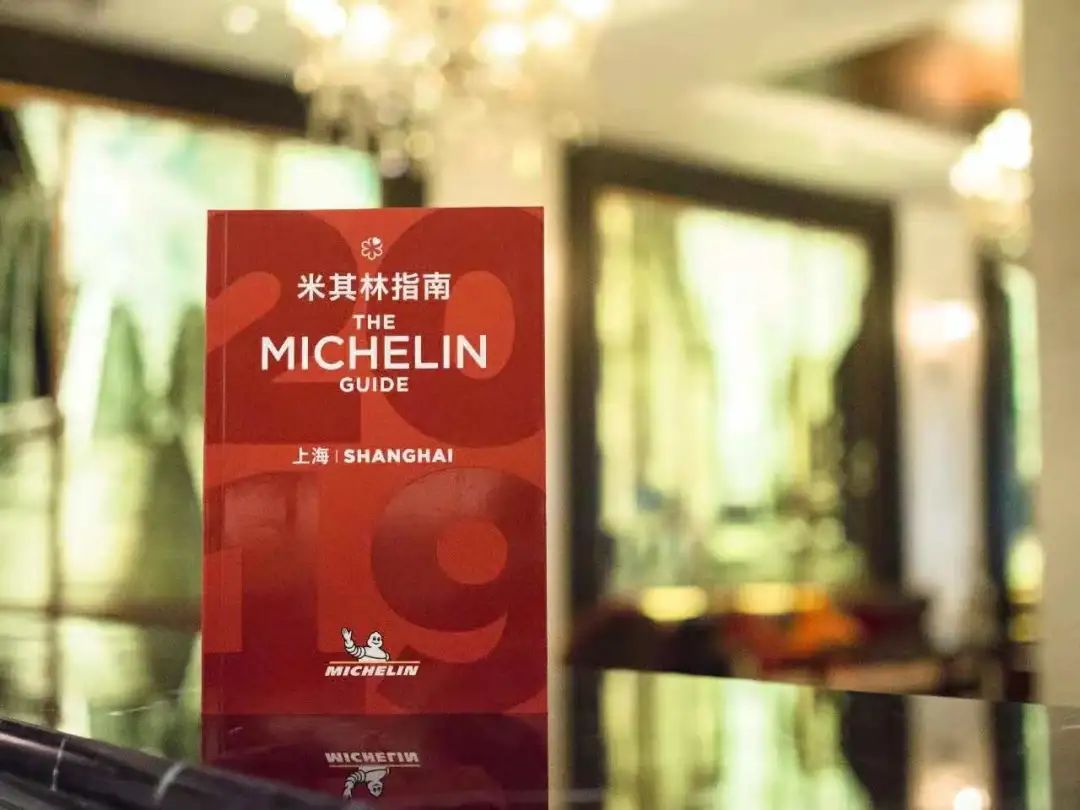 【春节不加价】W酒店旁藏着一家宝藏酒店!599元抢【上海外滩浦华大酒店】标准房度假套餐!景观电梯,琉璃天顶,星空泳池,霸榜米其林…