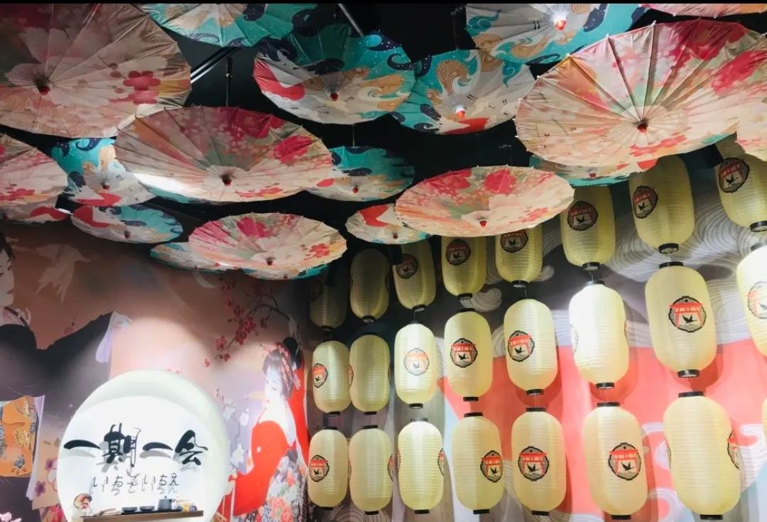 戏精请注意,19.9元抢【盏星神颂·剧本杀推理沉浸剧场】单人门票,《不归》《执伞》《恐山大祭》……开启一场刺激的解谜之旅吧!