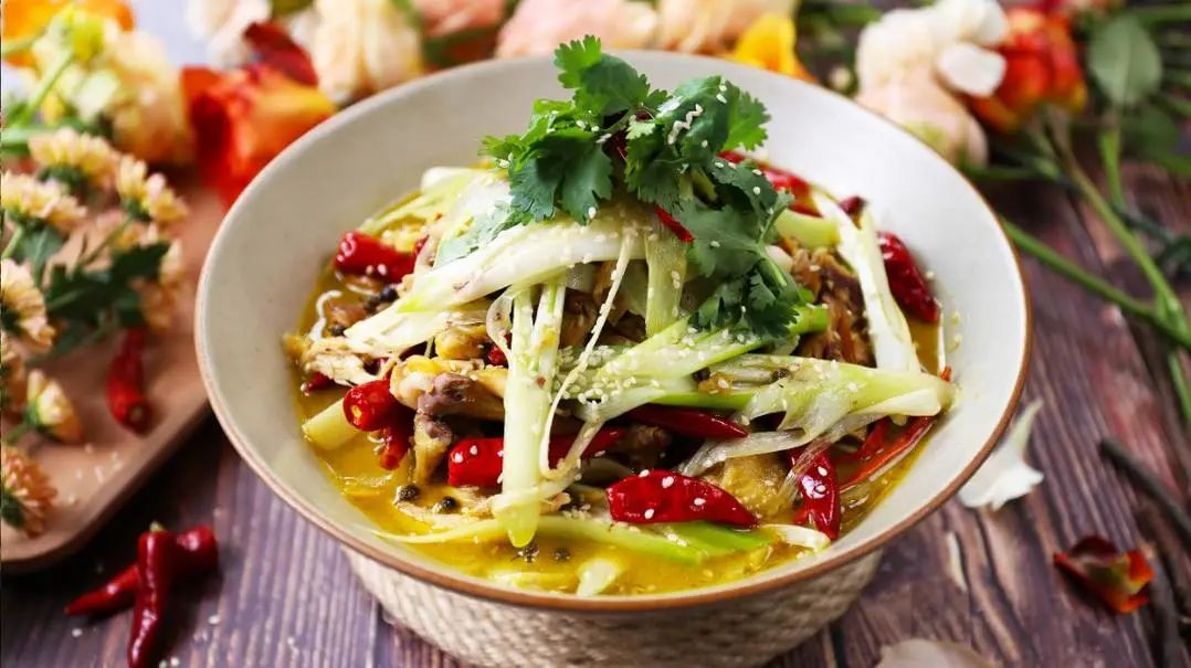 椒麻鸡.jpg 平安夜圣诞元旦通用【杭州十三年老店·王校长打卡店·众多明星打卡|汝拉小镇龙井路店】仅158元享门市价404元【汝拉·茶舍·西湖龙井私房菜(龙井店)】3-4人餐,情侣约会朋友聚会绝佳地✔椒麻鸡✔巴西烤肉✔手抓猪手✔一品香芋煲✔蒜泥红苋菜✔面包故事✔金桔柠檬茶...... 藏匿于西湖景区,美食与美景相融合!