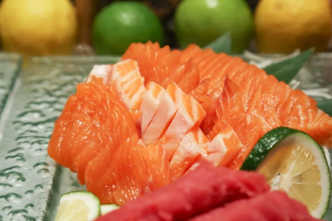 【春节不加价】足不出沪享受度假!入住洲际旗下宝藏酒店!699元/998元/1198元抢【上海建工浦江皇冠假日酒店】高级房/豪华房套餐!私享1300㎡草坪花园,毗邻浦江郊野公园!还有丰盛早/晚餐等着你!