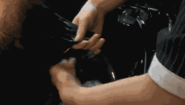 微信图片_20200616152831.gif 【呈贡吾悦广场▪好看的皮囊千篇一律 ,拥有一个与众不同的造型才是万里挑一】仅9.9元/99元抢门市价61元/368元的【漂亮百分百】洗剪吹/精洗+精剪+吹+烫染2选1套餐【快到漂亮百分百来 ,找到zui适合你的发型,开启美丽人生新篇章吧~】