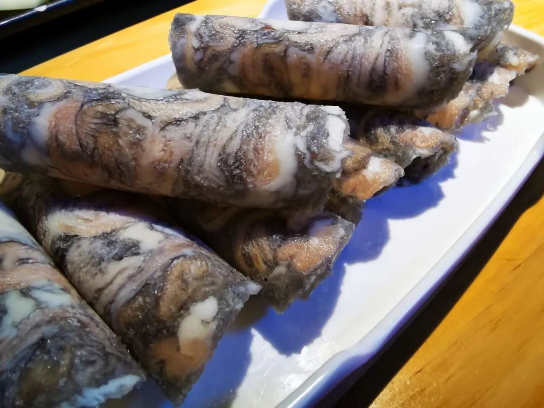 【中贸广场·川派老火锅·味蜀吾火锅】吃【6荤6素+蘸料+鸳鸯锅】,仅99元抢门市价324元超大分量3-4人餐。味源巴渝,生于蓉城,香入九州。超多美食任你享。鸳鸯锅+料碗2份+饮料1壶+纸巾1包+精品肥牛1份+羊肉卷1份+乌鸡片1份···