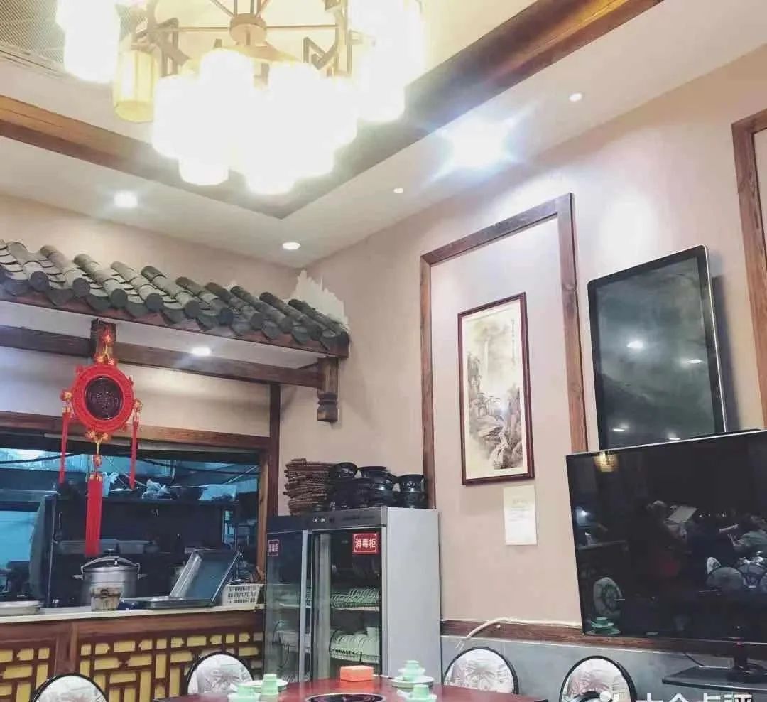 【黄泥磅】中国太平洋承保菜品,特殊时期也要吃得放心吃得安心!现299元/499元抢【佳俭诚厨8-9人套餐】,功夫黄牛肉 、特色馋嘴蛙、糯米香酥鸭、江津尖椒鸡、粉蒸笼上笼、椒麻乌鱼花等聚餐硬菜应有尽有....地道江湖菜道道都是精品,年底聚餐、春节团圆首选ta!