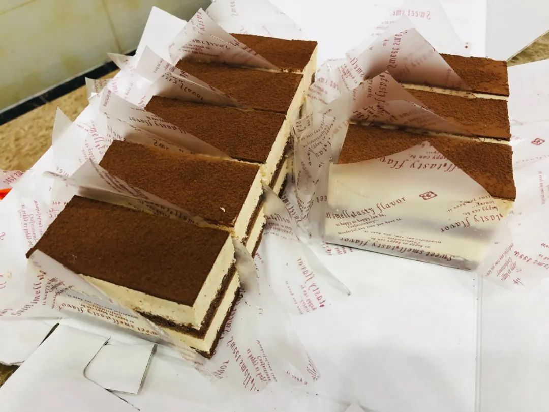 微信图片_20210104102249.jpg 【合肥市区配送|顺丰48小时到货|麦莫瑞提拉米苏蛋糕】仅89元享门市价358元【8寸提拉米苏蛋糕】甜在心里边,一口攻陷你的味蕾~