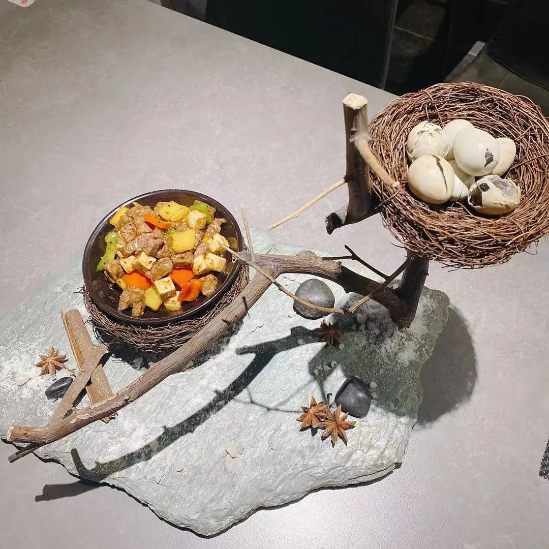 【新天地商圈/使用期长/小红书、抖音网红打卡店!】火爆杭州多年的品质私房菜,杭帮创意菜中的法拉利跑车~精致高颜又创意味十足!套餐A周中无需预约!99元抢【独一味创意私房菜】2-3人套餐!新派辣子鸡+野风笋招蟹+金汤蒸干丝(火腿、干贝)+柠檬味的凤爪+秋桂酿金瓜...158元抢4-5人网红套餐 ~特色网红火山排骨(5斤)+海味蒸双冬+妈妈小酥肉+蔬果沙拉+口水黄瓜...好评如潮,约起来去吃了