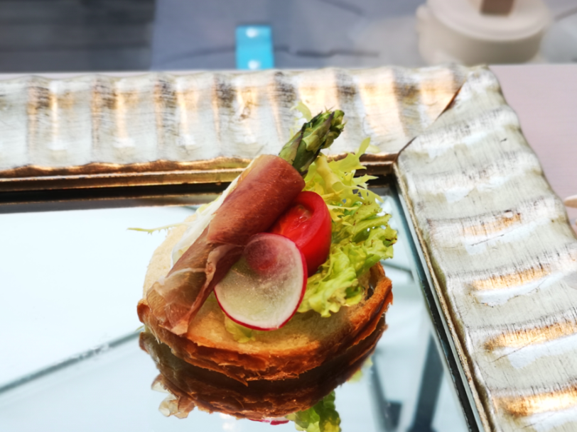 【2店通用】高颜值下午茶,霸屏你的朋友圈!168元抢价值490元【维妮魔镜花语下午茶】超值套餐,法式可颂鹅肝慕斯+柑橘之味+烟熏三文鱼水瓜柳吐司+塞拉诺火腿芦笋吐司+缅甸园慕斯+巧克力芝麻千层+花语冰激凌+花愿冰激凌···天气尚好,阳光温柔,将繁华市容里的优雅藏于下午茶!