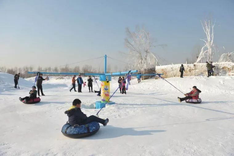【首届乐华城冰雪嘉年华|全网限量5000张】只卖4天!!!1月1日正式开园!39.9元抢门市价160元冰雪嘉年华乐华城秦汉园站8大项目套票+不限时DIY戏雪,周末节假日通用~嗨翻整个冬天!