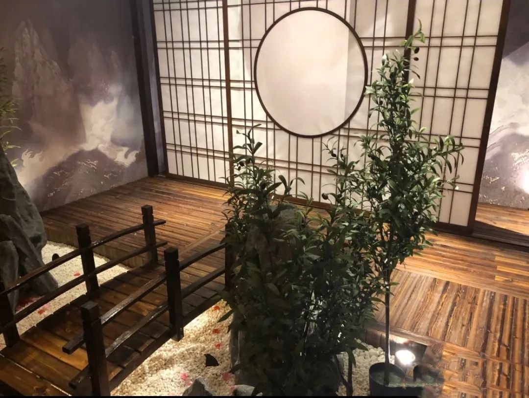 戏精请注意,19.9元抢【盏星神颂·剧本杀推理沉浸剧场】单人门票,《不归》《执伞》《恐山大祭》……开启一场刺激的解谜之旅吧!