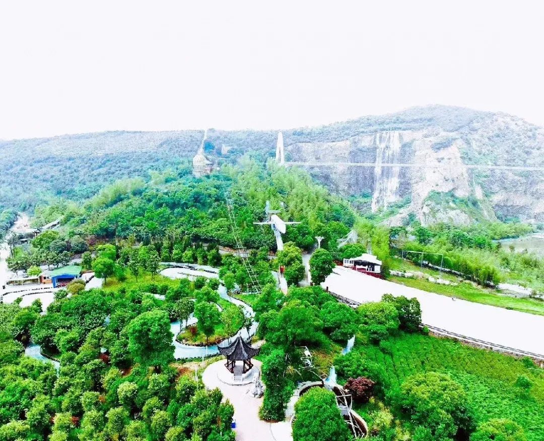 【千千特惠·龙凤谷】华东首座跨湖观瀑玻璃桥!网红打卡胜地!49.9元起即抢龙凤谷景区套票!龙凤谷景区门票+玻璃桥票成人票1张,快来感受天地间的尖叫!