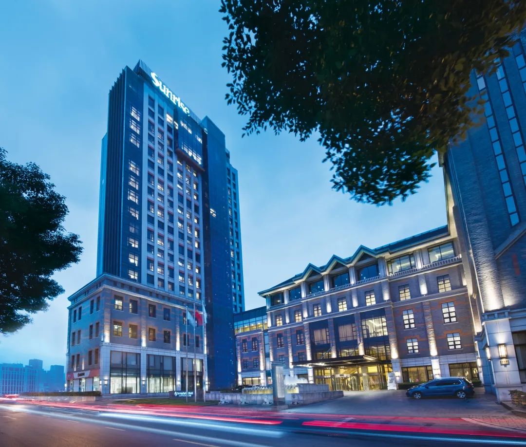 【春节不加价】W酒店旁藏着一家宝藏酒店!599元抢【上海外滩浦华大酒店】标准房度假套餐!景观电梯,琉璃天顶,星空泳池,霸榜米其林…