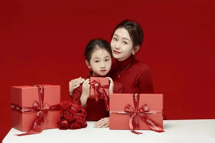 【五店适用|TOPBABY潮流童星】国潮风来袭~仅29.9元享【TOPBABY潮流童星】摄影套餐,宝宝服装2套(全店任选)、宝宝造型2组、拍摄场景6组、3对一拍摄服务、12寸折叠相册一本(入册6张)杂志级别精修底片4张...
