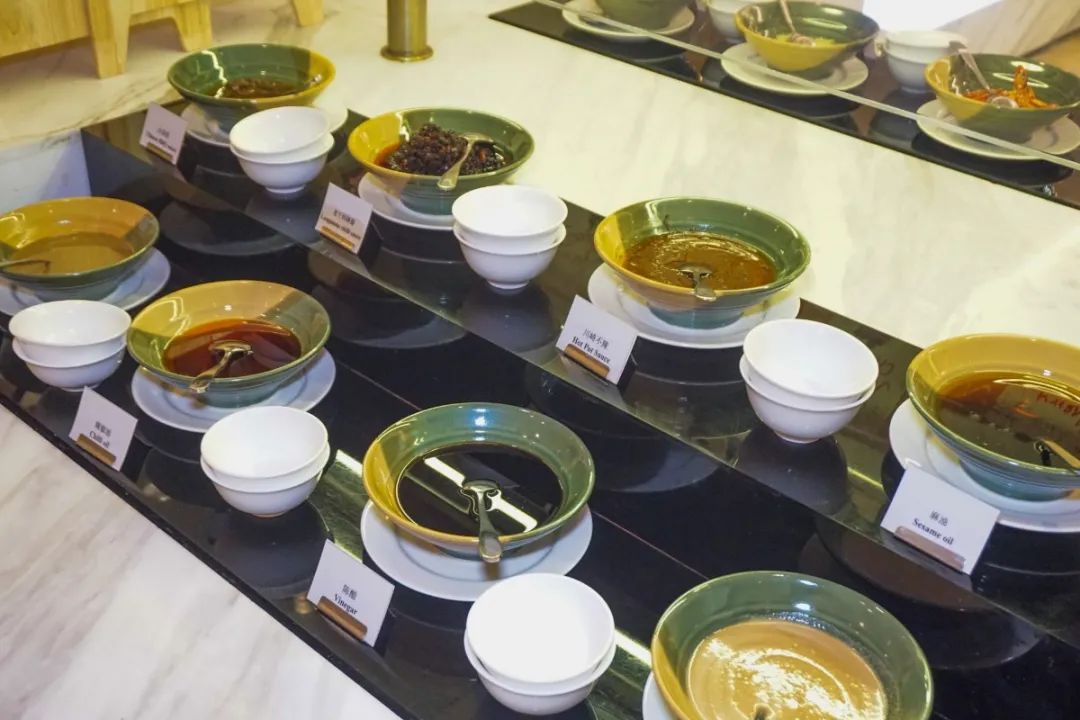 DSC07890.jpg 【上海新世界丽笙大酒店】人广C位!¥178/位小火锅自助晚餐:芝士小青龙+海参鲍鱼汤惊艳派送!畅吃6种口味小火锅+现切阿根廷牛肉;¥238元45楼旋景餐厅双人下午茶套餐,百米高空享受浪漫下午茶,魔都景色尽收眼底,自带超长使用期,先屯再用,赶快抢购吧!