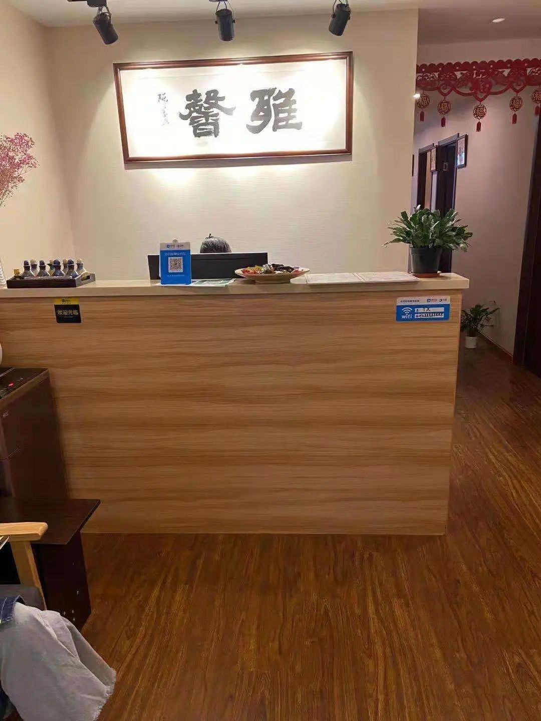 【南丹东路/使用期长】一场身体到灵魂的奇妙旅行~58元抢门市价99.8元【雅馨养生馆】全身推拿60分钟,68元抢门市价198元全身精油60分钟,78元抢门市价298元三九艾灸调理60分钟~伤筋动骨一百天,不如给身体放松一下吧!