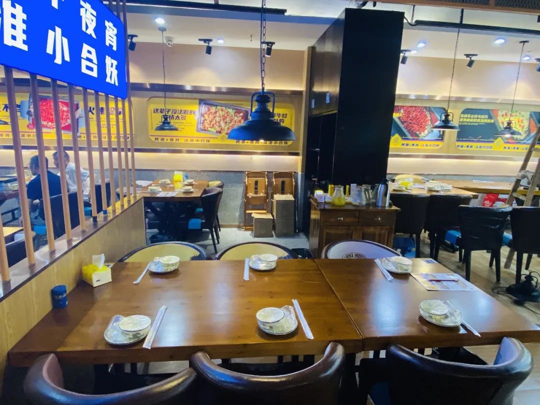 爆品回归!【元旦通用|三店通用·无需预约·点评榜TOP·地铁直达·可堂食可配送】碳烤牛蛙,圈粉无数,限时79元享门市价213元【小合妖牛蛙锅套餐】碳烤美蛙4斤,明虾一份,莴苣一份,薯条一份,黄瓜一份,冰激淋不限量自助...三公里内免配送费