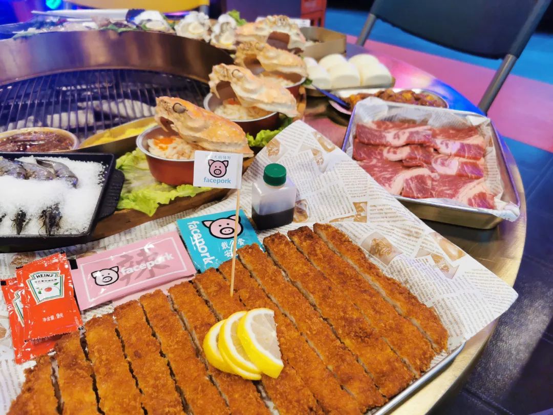 【王思聪看上的餐厅 | 浙大紫金港店】风靡魔都的网红“海鲜呼啦圈”——【烧货煮厂】杭州首店!~现仅168元打卡门市价521元的炭烧海鲜套餐!16个菜品,带你360°畅享鲜美海鲜,好吃到停不下来!