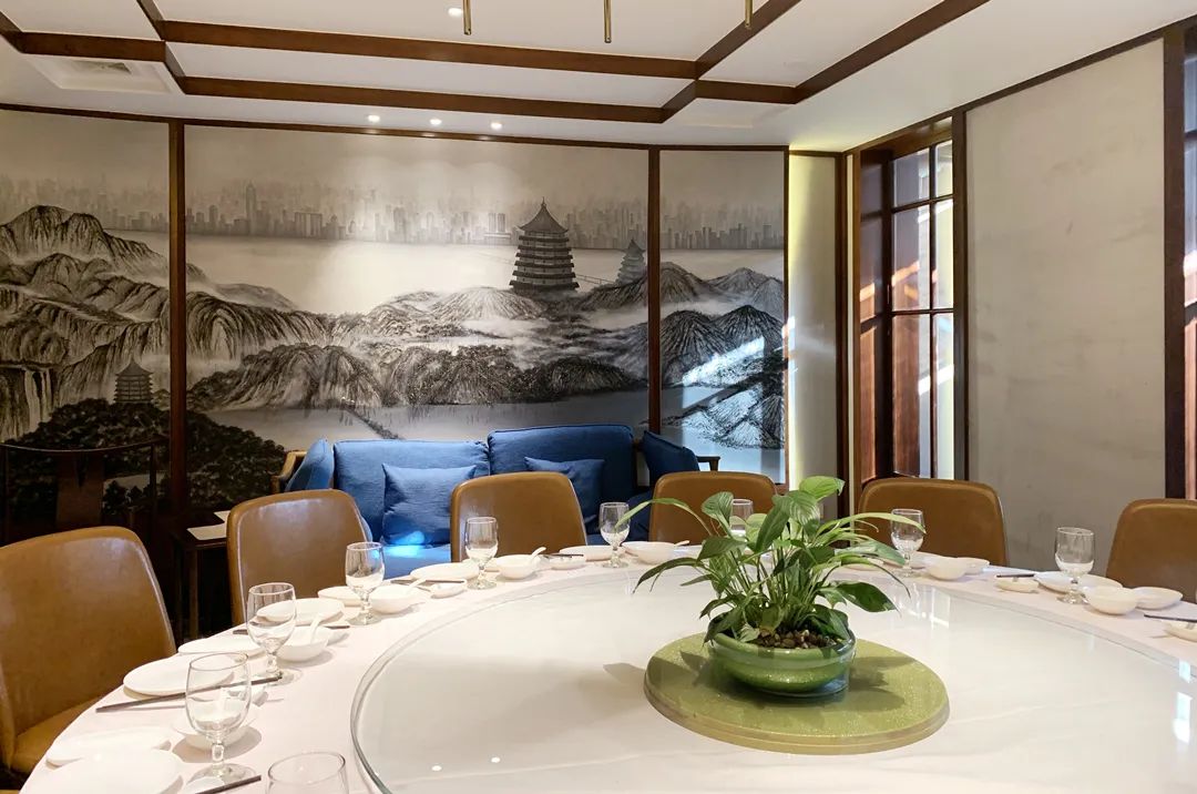 【西湖区青芝坞•天伦餐厅】1588元/78元尊享4888元/329元超值8-10人圆桌餐/双人下午茶!【25年老品牌】✔港式辣炒波龙✔大闸蟹烧豆面✔土参煨八头鲍✔砂锅生焗外塘甲鱼✔天伦自制酱鸭✔玛卡洋参老鸭汤✔金汤小米辽参……颜值与美味并存,品味尊贵感受,一口沦陷的味蕾记忆~