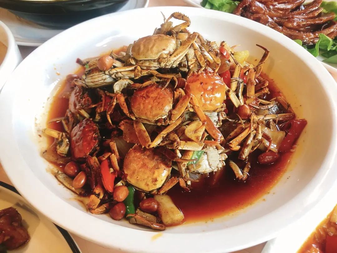 【余杭区禹航路| 新郭庄饭店】舌尖上的江南韵!68元抢门市价256元新郭庄2-3人餐,✔香辣小湖蟹/剁椒鱼头2选1,✔生炒鸡✔卤水鸭掌✔鼓油水蒸蛋✔雪菜炖手工豆腐...老余杭11年老店,味道没得说~