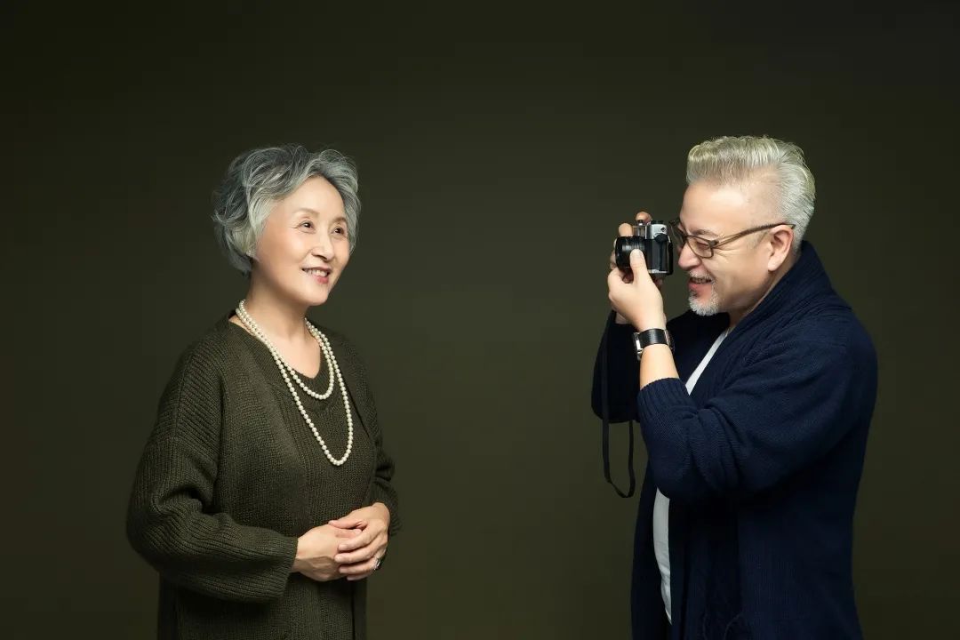 4700c3bf0c62a8c789e487bbafb9dfe.jpg 【新街口金鹰·中国照相馆】春节全家福档火爆来袭!仅68元享门市价880元全家福套餐,新春的钟声即将响起,快来一起记录幸福与美满!
