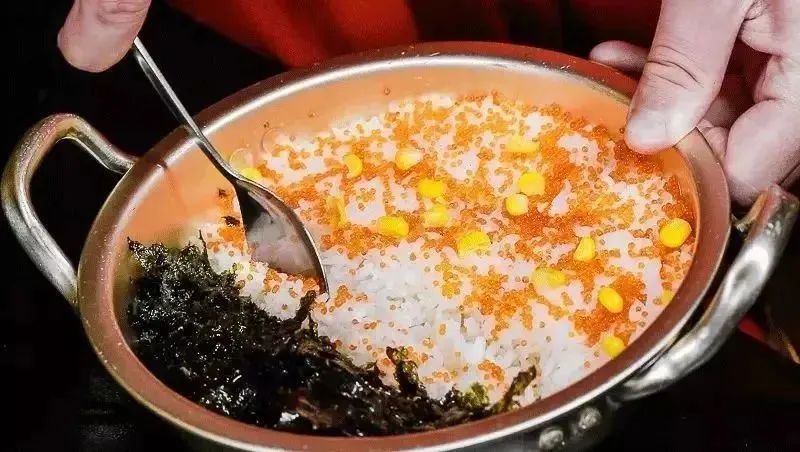 【国购广场套餐升级无需预约】 小猪小牛仅89元抢278元超值套餐!大虾1份,黑牛牛五花1份,培根1份,乌鸡卷1份,伊比利亚猪梅肉1份,黑牛牛胸口1份,蔬菌组合1份,PIG沙拉1份,玉米布丁酥1份,布丁2-3份,营养蟹子饭1份,精美小食1份......超多菜品,等你来享!!!