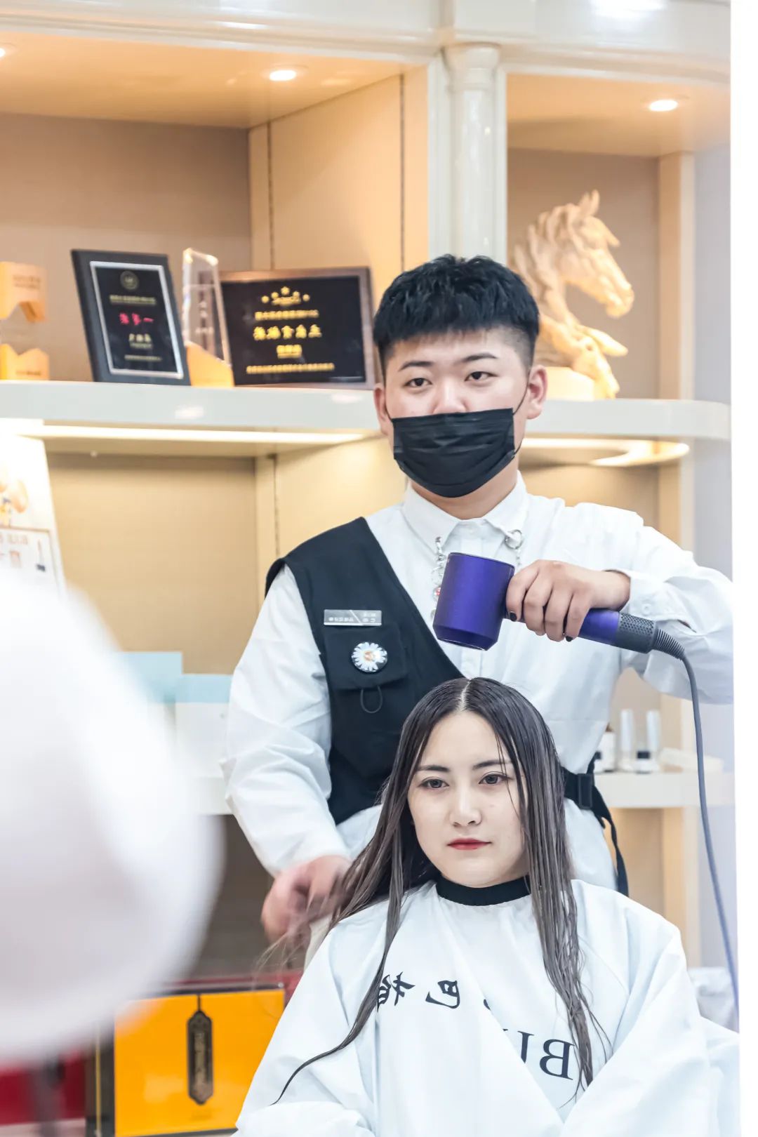 【南开新世界|巴柏明星体验馆】仅28.8元抢门市价288元套餐!洗剪吹3次或纯色美甲两次!