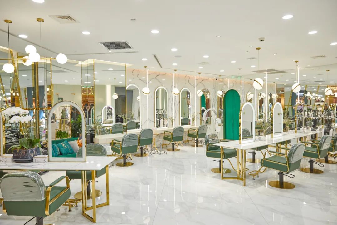 640-2.jpeg 【三店联动 · INS SALON】点评美团热门榜美发!品质优选/黄金地段/奢华环境!仅需238元限时抢购门市价2058元『INS印斯造型』烫/染(2选1)+护理套餐!前卫与时尚的设计理念+国际化一线美学标准,引领时尚之风+地理位置优越,交通便利!快来进行一场华丽的“蜕变”,让世界从头认识你~
