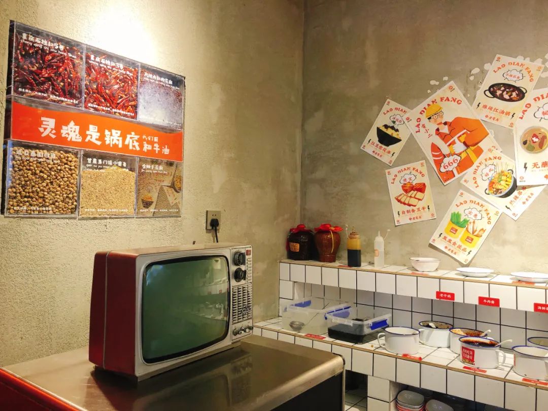 【滨江区新月路 无需预约 老电房盅盅火锅】吃货请就位!19.9元起可享3-4人超值套餐,排队也要去打卡,穿回80年代热辣开涮!