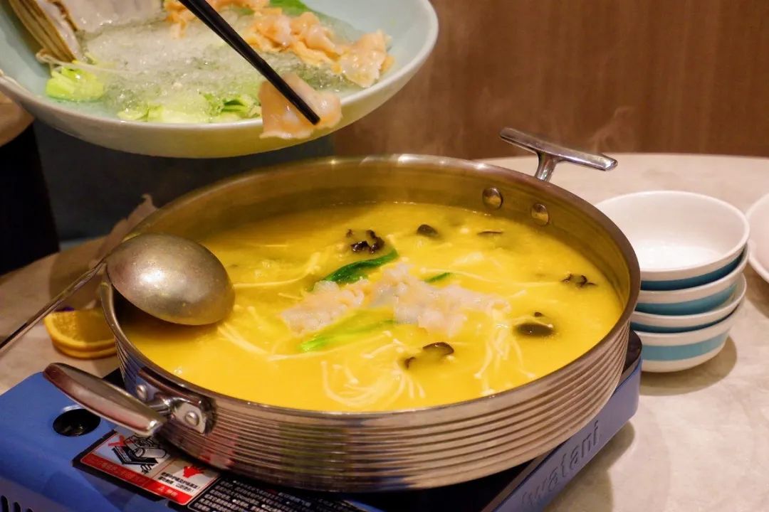 浓汤过桥象拔蚌4.jpg 【西湖区西溪路·海之莲】海鲜的饕餮盛宴~【圣诞元旦通用】仅98元抢门市价366元海之莲品质2-3人餐!爽口鱼皮拼酸辣菜梗+家烧汪刺鱼+酸汤肥牛+巴沙鱼排……;298元抢门市价1027元海之莲海鲜盛宴4-6人餐!浓汤过桥象拔蚌+倒笃蒸象山梭子蟹+黄油香煎象山本带魚+黑椒牛仔粒+网红香辣虾+馋嘴牛蛙+油淋金瓜+秘制熏魚+桂花糖芋艿(4例)……邀你一起“食欲共振”!