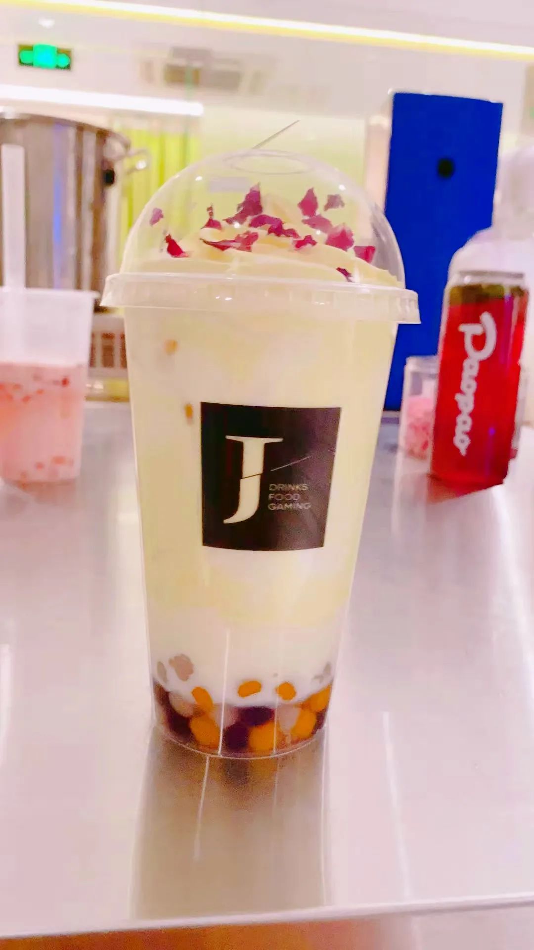 【无需预约·渝北区·J-tea魔杰的茶】麻烦给我的爱人来一杯“J-tea”,火爆全网,JAY粉必打卡的周同学奶茶店,仅需9.9元/19.9元即可享门市价22元/48元【J-tea魔杰的茶】周同学奶茶、雪落彩虹芋圆、魔J檬檬茶三选二