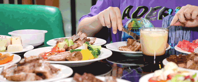 【4店通用·春节可用】「教父级」巴西烤肉,100+道壕货不限量畅吃!吃到扶墙走!仅139元抢【拉蒂娜】巴西烤肉单人工作日自助午餐,仅209元抢单人周末自助午餐/周一至周日自助晚餐,30+种正宗巴西烧烤,60+道巴西特色美食,肉类大赏,每一样都值得品尝,不用去巴西,也能吃无国界的珍馐百味!