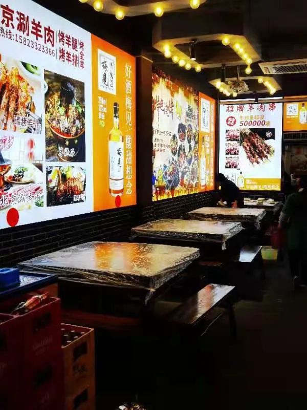 【渝北区松石支路】超重不加价!688元抢【龚记烤全羊8-10人餐】现烤鲜羊约 40 - 45斤,送特色烤鸡一只、羊杂汤锅两锅、多种素菜大拼盘一份,隔着屏幕都能感受到的诱惑,全羊宴走起!