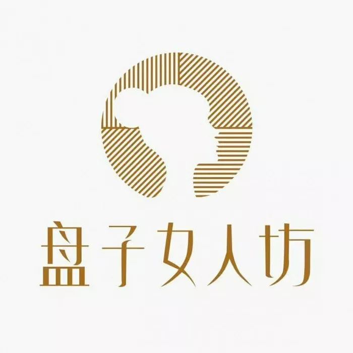 【盘子女人坊·领略大美国风】现价99元抢购门市价1888元的【古风大型连锁品牌摄影套餐】,两套精品区服饰+自带便装一套、5寸手工册一本、6张照片入册、7宫格照片墙一组...20寸木质相框一个、钱夹卡2张、【还可携带一名1.2米以下儿童拍摄亲子照】。着盛装遇明媚春光,拍古风留璀璨年华。【盘子女人坊重庆旗舰店】邀你再现中式秀美,专业、周到、精致