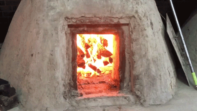 【窑阿婆民间坑烤·三店通用】特色美食,风味十足!土窑美味限时钜惠,仅99元抢门市价286元超值套餐:大鹅一只(约6斤),鸡手一份,麻辣鸡肝, 麻婆面筋,土豆2个,地瓜2个,自制皮冻...超多菜品,吃到扶墙!