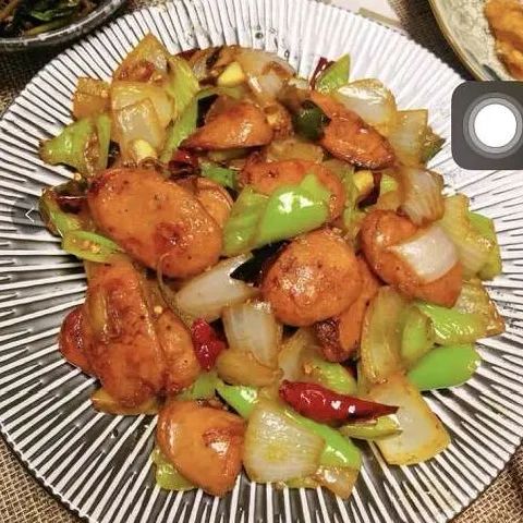 【年货必屯 | 央视上榜产品】肉粒饱满,纯正肉香, 咬一口就爆汁!29.9元/1袋,39.9元/2袋!抢官网价60元/80元的名宇小子纯肉肠!500g/袋,一袋10根,一次纵享两味(黑胡椒味/原味),宅家就能BBQ~