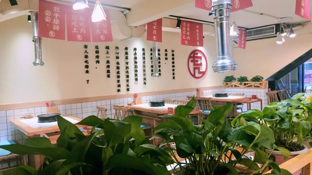 【无需预约|万科大都会】烤肉狂欢,一起嗨翻!仅79.9元门市价231元虎小二炭火烤肉套餐!招牌香辣牛肉+招牌五花肉+蜜汁猪排+…