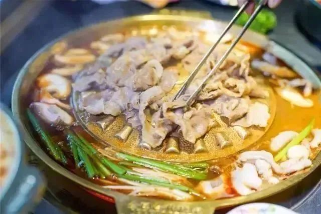 【国购广场套餐升级无需预约】 小猪小牛仅89元抢278元超值套餐!大虾1份,黑牛牛五花1份,培根1份,乌鸡卷1份,伊比利亚猪梅肉1份,黑牛牛胸口1份,蔬菌组合1份,PIG沙拉1份,玉米布丁酥1份,布丁2-3份,营养蟹子饭1份,精美小食1份......超多菜品,等你来享!!!