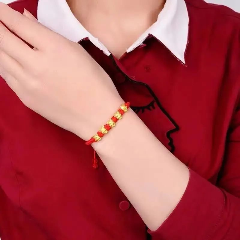 牛年大吉!元旦抢好礼【金大福|金牛手链】仅88/398元抢购门市价298/1490元的牛年小金牛手链!999足金打造,3D硬金工艺~包装精美,新年送小孩、长辈之佳礼!20年口碑金店!江浙沪皖包邮!