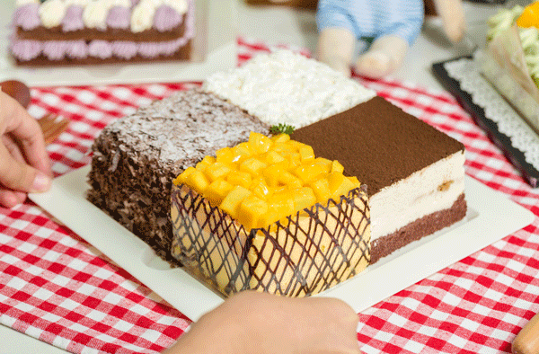 【国内知名蛋糕品牌,分布全国200 城市】芒果拿破仑,鲜莓拿破仑,莓莓