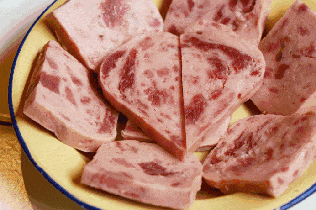 【金川开发区/春节可用】大呼和本地传承【勒勒歌涮肉坊】美味在这里传承!现仅59/268元抢购门市价138【双人】/638元【6-8人】套餐...各式各样的小菜搭配、什锦锅底料+羊肉+...