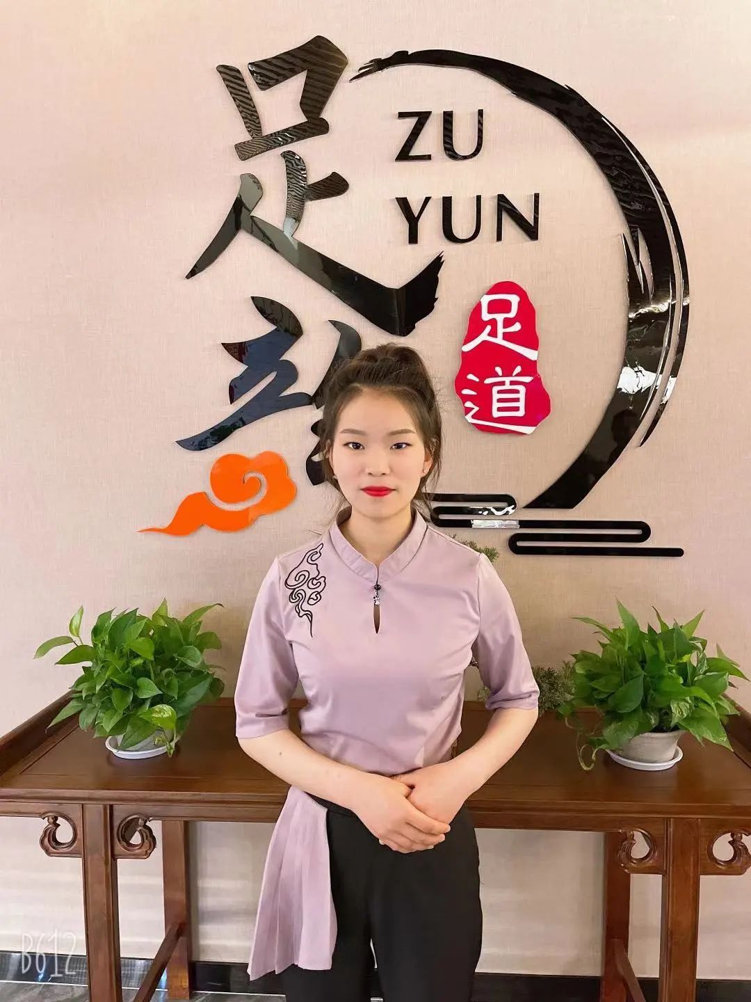 不限购的豪华足道来了~【城西银泰商圈旁!无需预约!节假日通用!足韵影院式足道·SPA】知名设计师耗资千万打造!杭州知名品牌SPA会所,占地1500㎡!79元抢门市价189元【足韵足道足浴SPA会馆】70分钟套餐;139元抢门市价299元100分钟套餐!头部和背部理疗+腿部放松脚底搓盐+足底+赠送茶水小吃水果…给你的身体来次畅快的体验,回归古法和精油芳香疗法,每一处细节都尽显极致体验!
