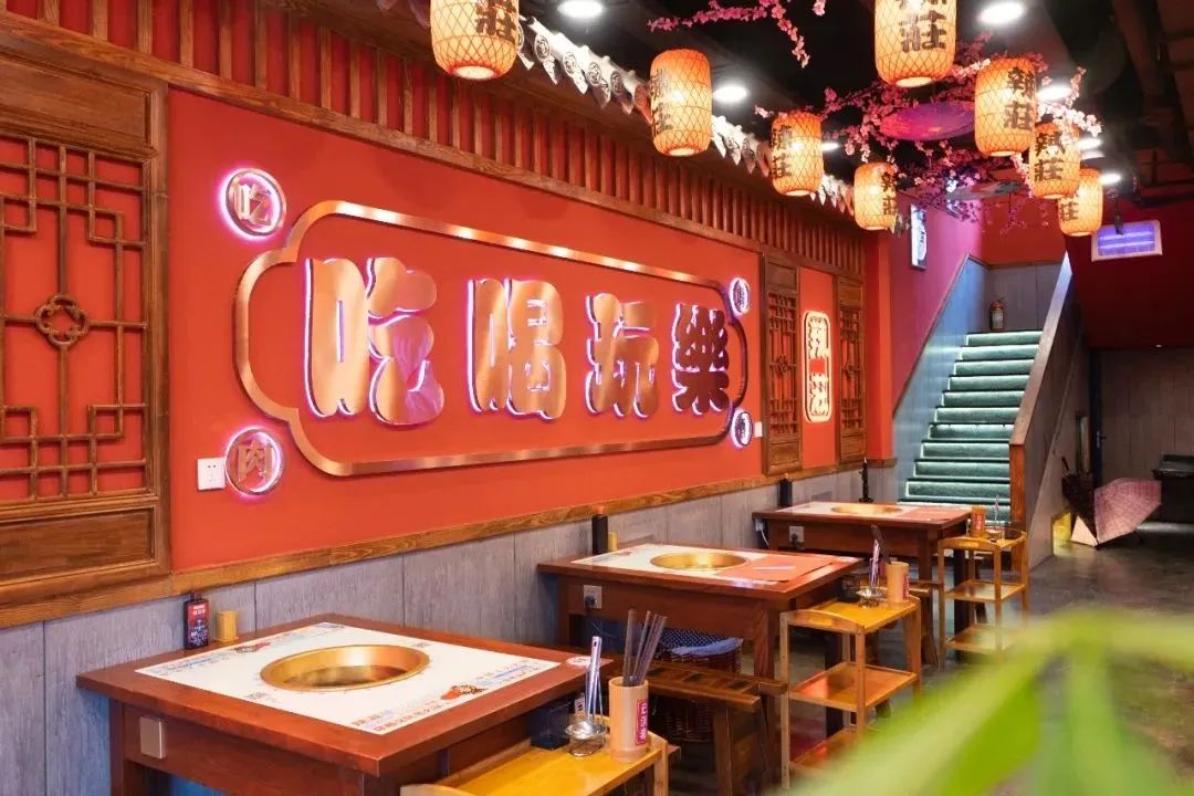 元旦通用,无需预约(周六周日提前2小时预约)【迅驰广场商圈·辣庄重庆老火锅】包贝尔开的火锅店,十大主题火锅,119元即可抢购门市价274元的火锅套餐~
