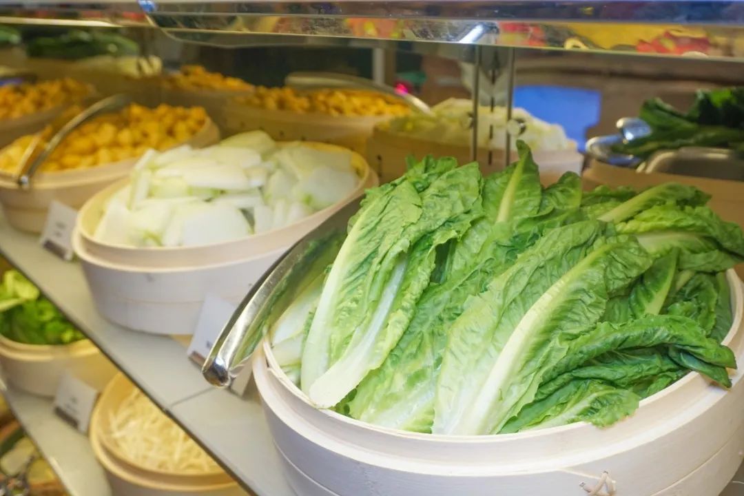 DSC07883.jpg 【上海新世界丽笙大酒店】人广C位!¥178/位小火锅自助晚餐:芝士小青龙+海参鲍鱼汤惊艳派送!畅吃6种口味小火锅+现切阿根廷牛肉;¥238元45楼旋景餐厅双人下午茶套餐,百米高空享受浪漫下午茶,魔都景色尽收眼底,自带超长使用期,先屯再用,赶快抢购吧!