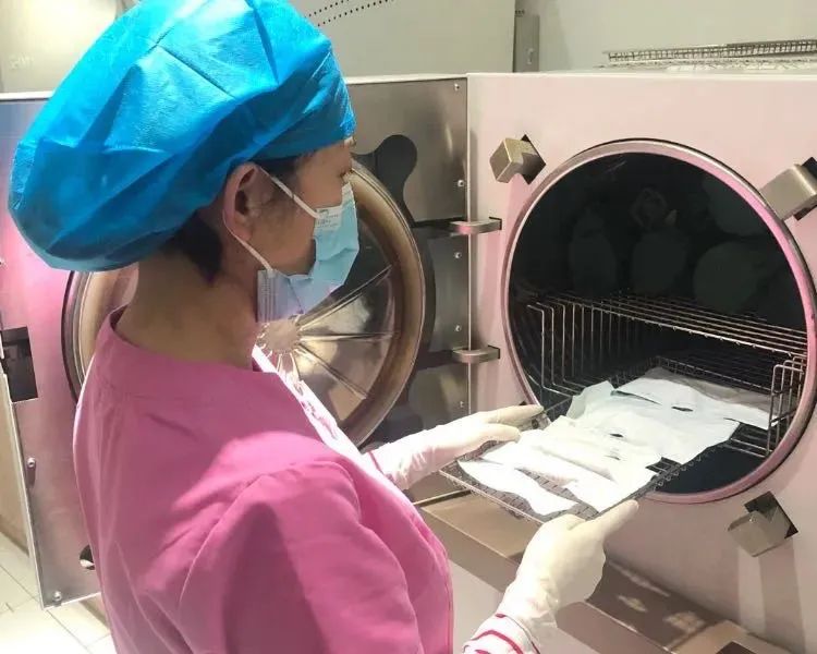 【北京21店通用丨欢乐口腔】90%人都中招口腔疾病?你该洁牙了!98元抢门市价1370元的成人洁牙+儿童口腔涂氟/窝沟封闭套餐!
