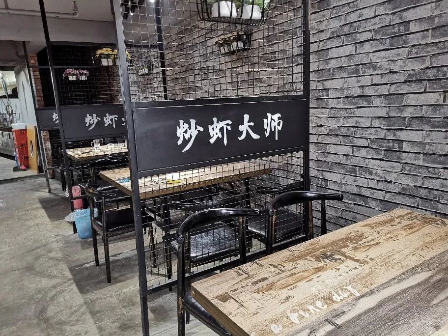 【渝北怡景路、炒虾大师超值双人餐】3斤鲜活小龙虾仅需39.9元!平均一斤不到15块钱!麻辣、香辣和蒜香三味合一的【招牌秘制麻辣蒜香小龙虾】你一定要来尝尝!吃过的人都赞不绝口哦~