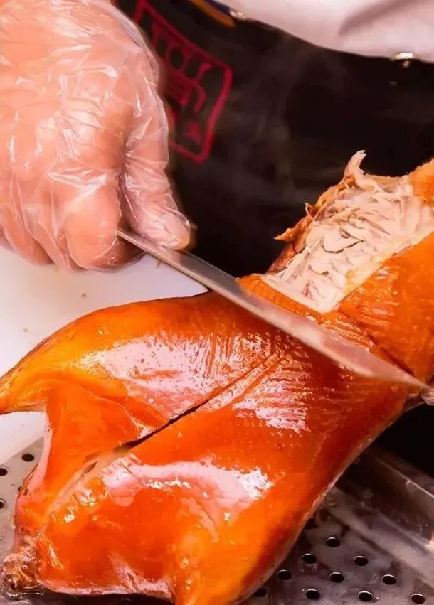 【无需预约·海淀区|金百万(万柳源食汇店)】99元显示抢购3种精选套餐;传统果木烤鸭、秘制香辣的烤鱼、暖冬巨献的炖大鹅……