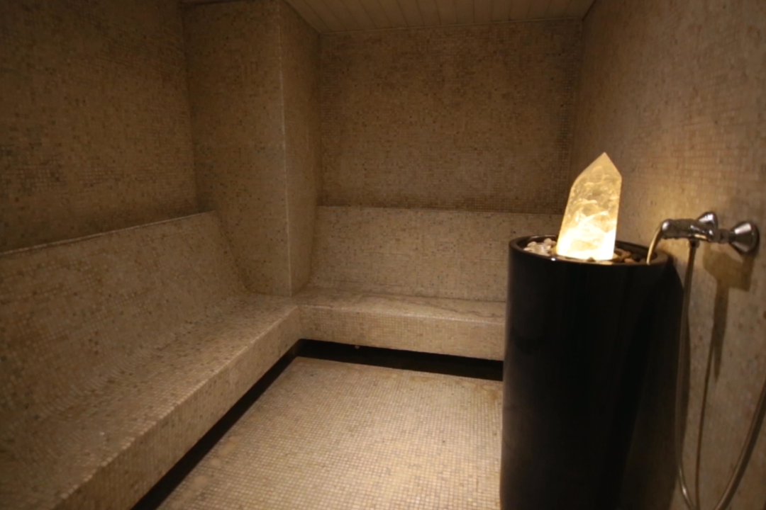 【春节不加价】W酒店旁藏着一家宝藏酒店!599元抢【上海外滩浦华大酒店】标准房度假套餐!景观电梯,琉璃天顶,星空泳池,霸榜米其林…