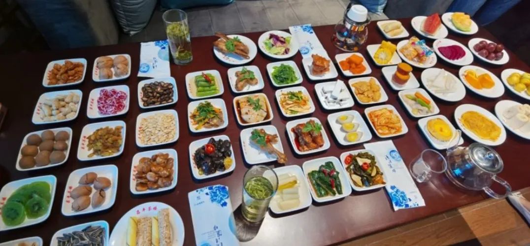 【静安区昌平路】来这里,带你重新认识上海自助茶点的定义!仅568元享门市价708元【昌平茶楼】6人自助套餐!50+种自助茶点+茶水饮品+剧本杀、狼人杀!一边吃一边玩,环境氛围好,下班来这里娱乐解忧准没错!
