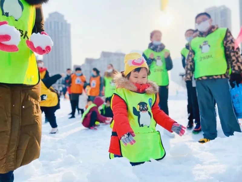 【无需预约~天津人家门口的滑雪场】仅99元抢门市价120元的【冰雪节套餐】天津海昌极地海洋公园滑雪场场内8大滑雪项目通玩(极地动物大合集、七彩雪道、疯狂飞碟、超级碗、阿里巴巴大探宝、迷你摩托、雪地飞车、平衡车)等~【天津海昌极地冰雪节 ,承包剩余冬天里的欢乐与惊喜 ,生活中感受不到的欢声笑语 ,极地冰雪节给你!】周末节假日通用不加价