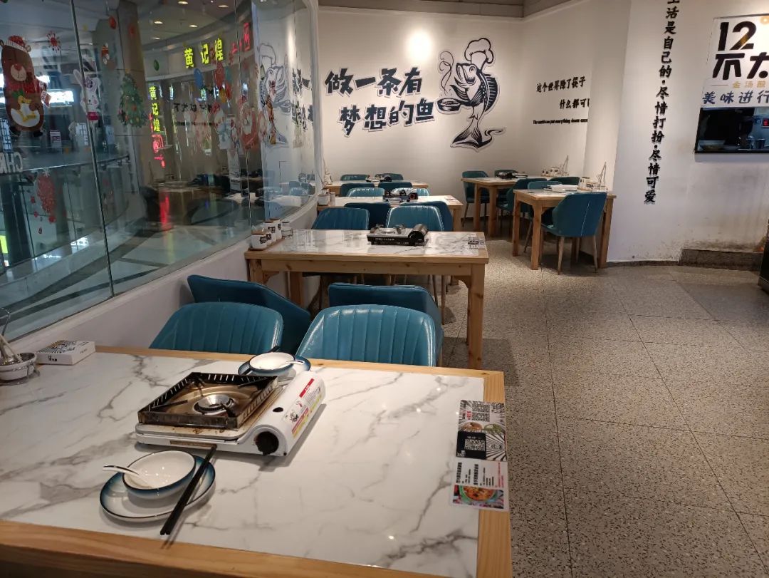【无需预约•清明节假期周末通用•地铁直达梦时代国际广场•12°不太酸酸菜鱼】49元抢门市价122元超值双人餐,69元抢门市价202元豪华双人餐!烈火金汤酸菜鱼/烈火红汤酸菜鱼(鲈鱼)、肥牛卷、鹌鹑蛋、腐竹、金针菇、蔬菜沙拉……征服干饭人,只需一盆酸菜鱼!